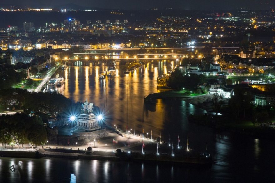 Monument triunghiular din Koblenz.